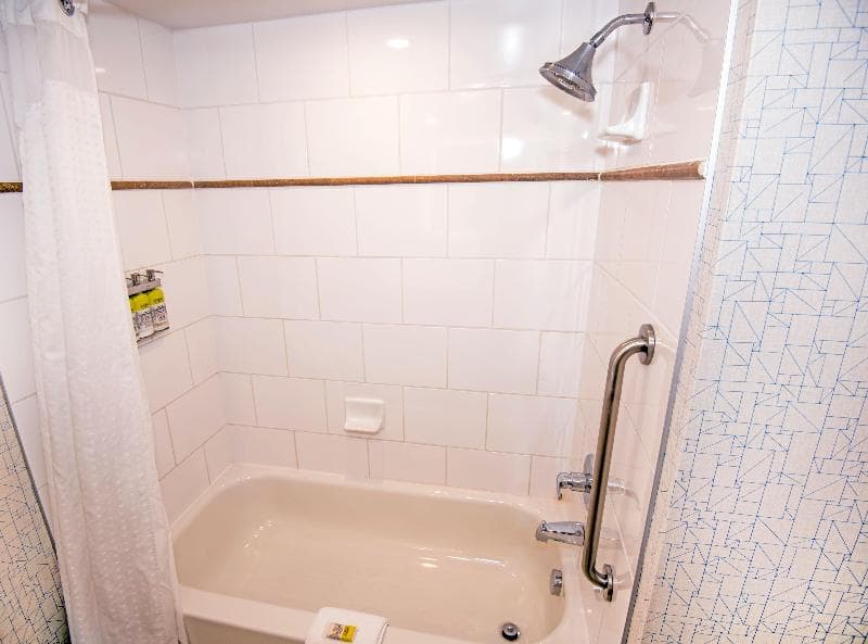 Holiday Inn Express & Suites Hinton 5