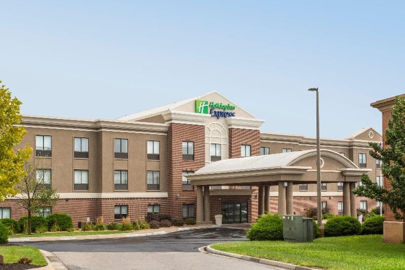 Holiday Inn Express Kansas City - at the Legends 3