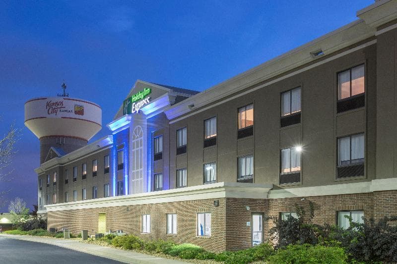 Holiday Inn Express Kansas City - at the Legends 4