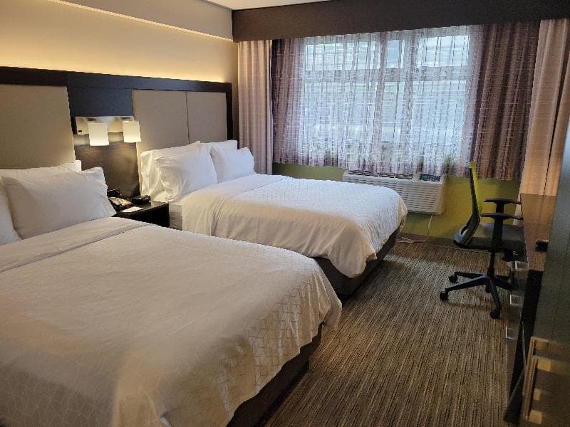 Holiday Inn Express Queens - Maspeth photo 1