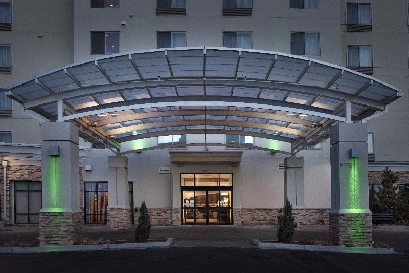 DoubleTree by Hilton Denver International Airport 4