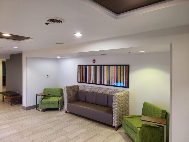 Holiday Inn Express Hotel And Suites Sheldon 3