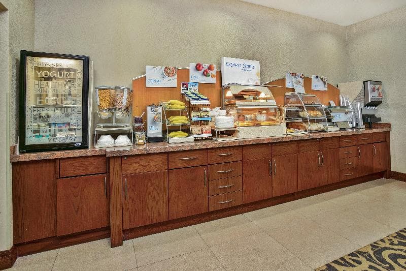 Newmarket Hotel & Suites 5