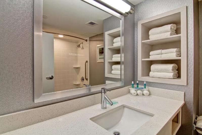 Holiday Inn Express & Suites Oshawa Downtown - Toronto Area 3