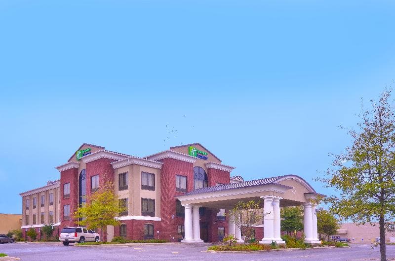 Holiday Inn Express And Suites Pine Bluff Pines Ma 2