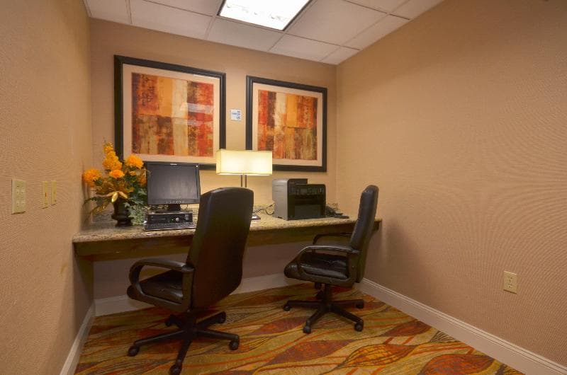 Holiday Inn Express And Suites Pine Bluff Pines Ma 3