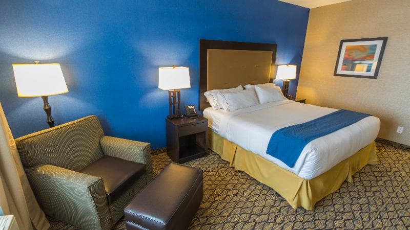 Holiday Inn Express & Suites Thunder Bay 3