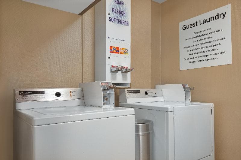 Holiday Inn Express & Suites Barrie 2