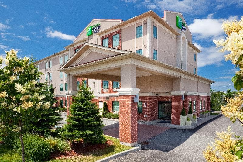 Holiday Inn Express & Suites Barrie 4