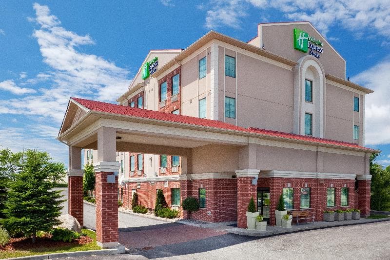 Holiday Inn Express & Suites Barrie 5