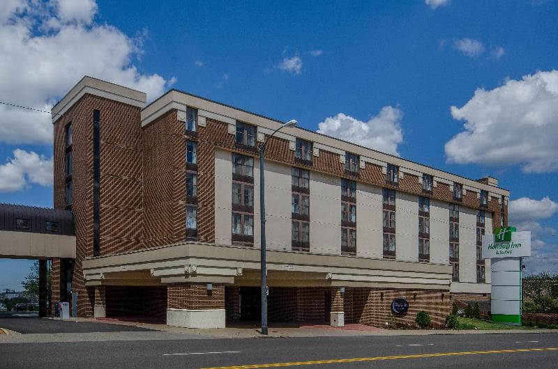 Quality Inn & Suites Downtown Mansfield 2
