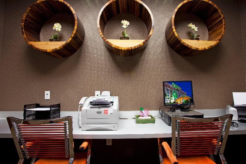 Holiday Inn & Suites Ocala Conference Center 3