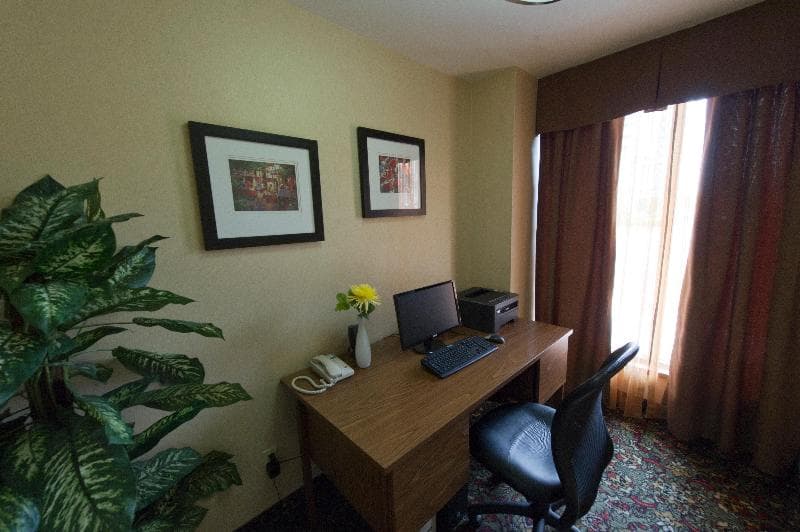 Sandman Hotel & Suites London Downtown 5