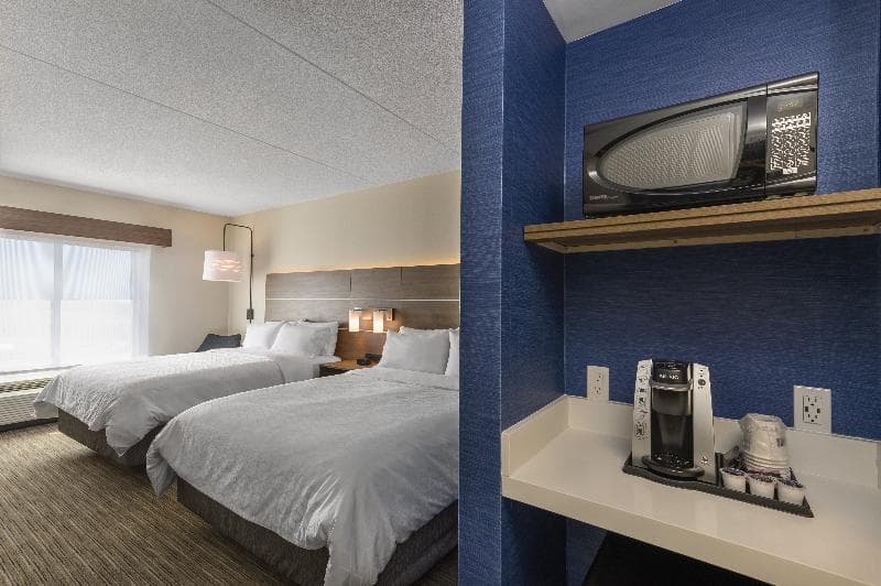 Holiday Inn Express & Suites North Bay 4