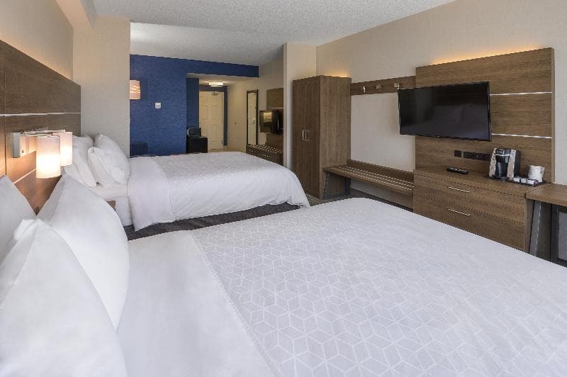 Holiday Inn Express & Suites North Bay photo 1