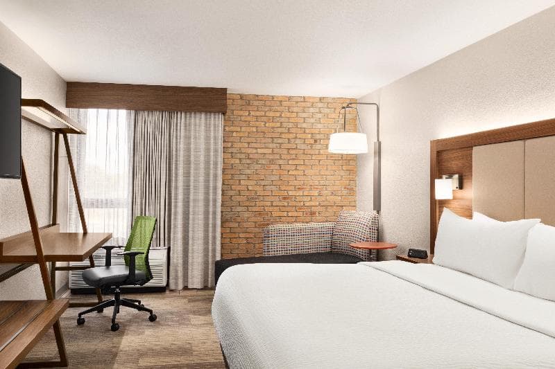 Holiday Inn Express San Antonio Airport 4
