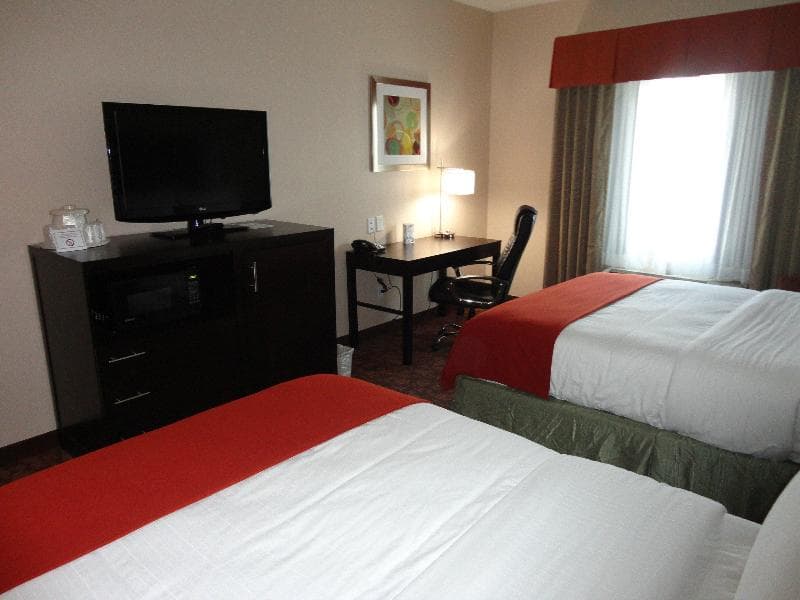Holiday Inn Express Kenedy 2