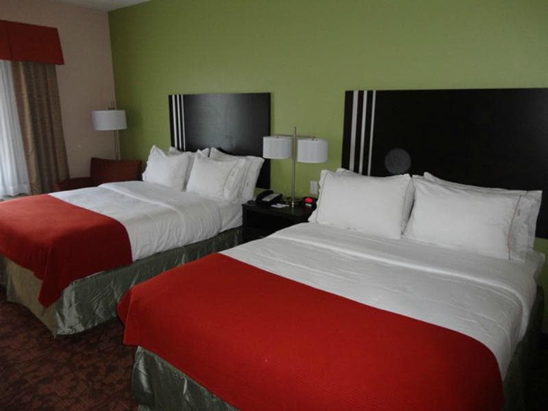 Holiday Inn Express Kenedy 5