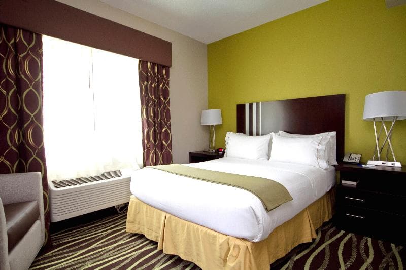 Holiday Inn Express Adrian 3