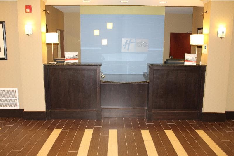 Holiday Inn Express And Suites Starkville 2