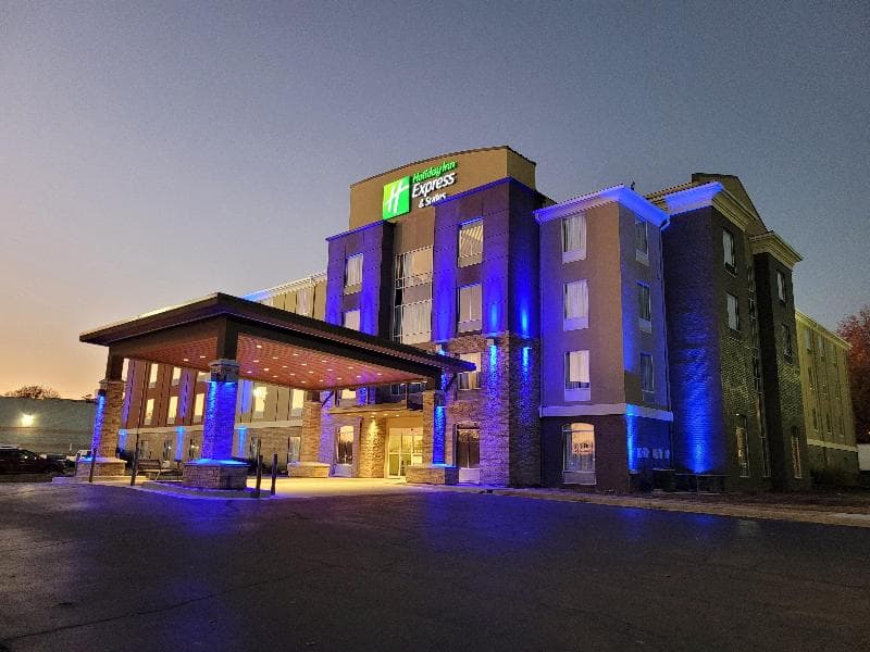 Holiday Inn Express And Suites Starkville 3