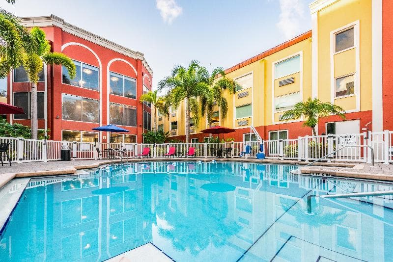 Holiday Inn Express & Suites Bradenton West 4