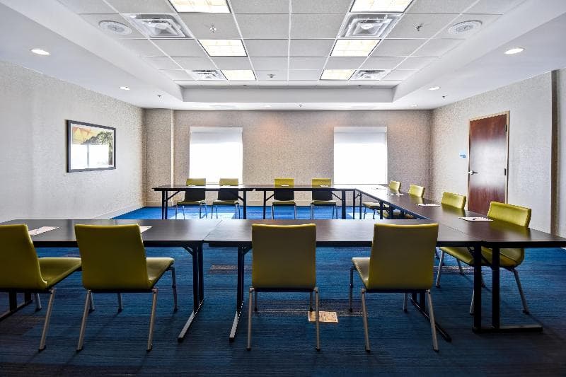 Holiday Inn Express Suites Schererville photo 1