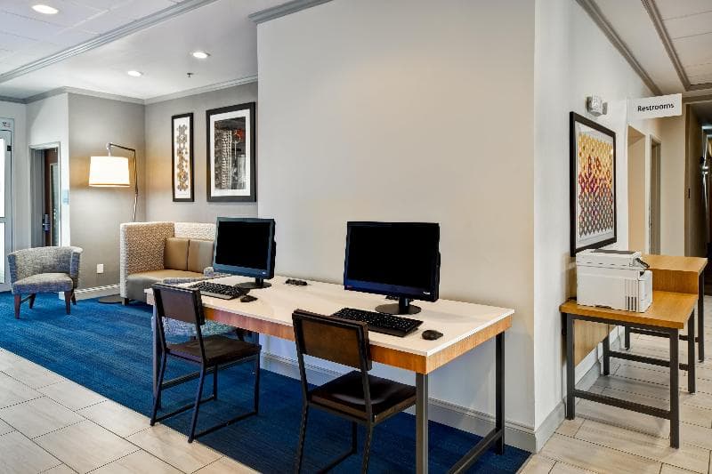 Holiday Inn Express Suites Schererville 3