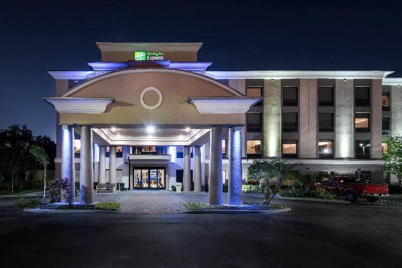 Holiday Inn Express & Suites Bartow 2