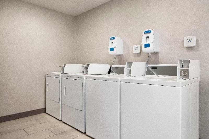 Holiday Inn Express Syracuse Airport 2