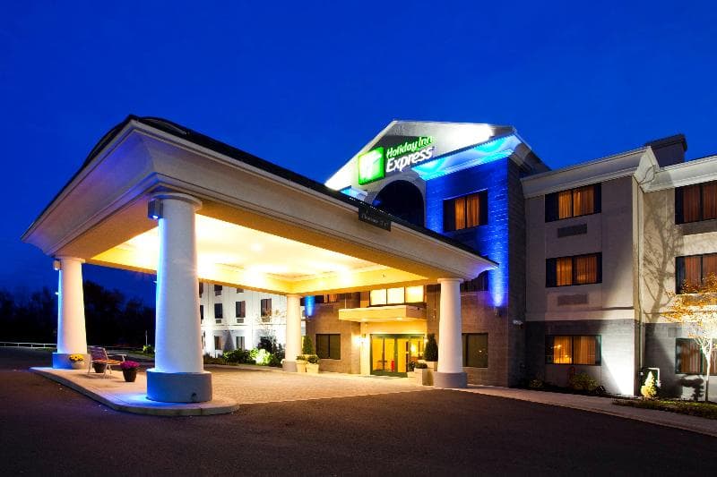 Holiday Inn Express Syracuse Airport 5