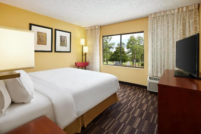 Holiday Inn Express Tifton 4