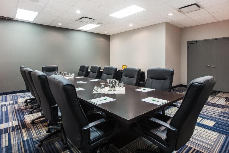 Holiday Inn & Suites Grande Prairie-Conference Center 5