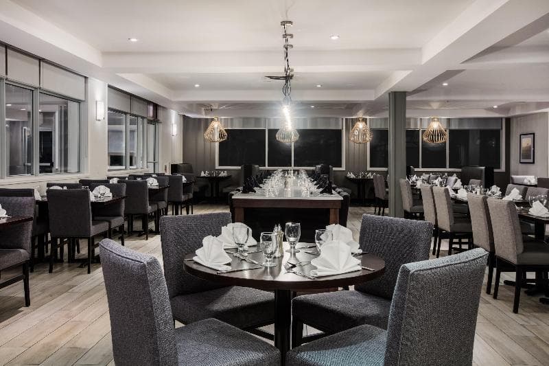 Holiday Inn & Suites Grande Prairie-Conference Center 2