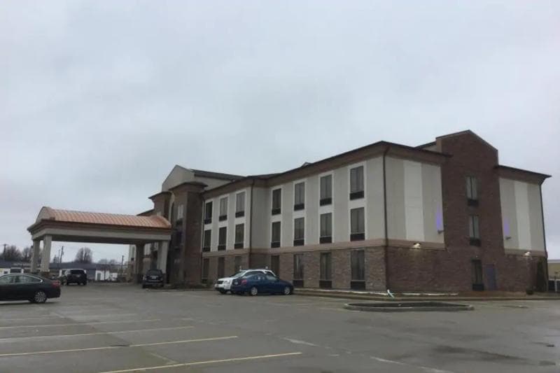 Best Western St. Louis Airport North Hotel & Suite photo 1