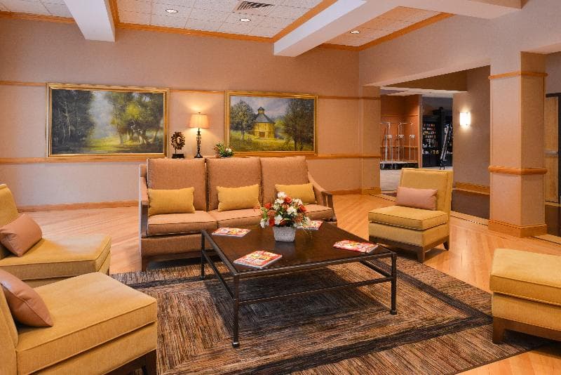 Holiday Inn Express Breezewood 4