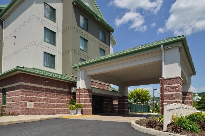 Holiday Inn Express Breezewood 5