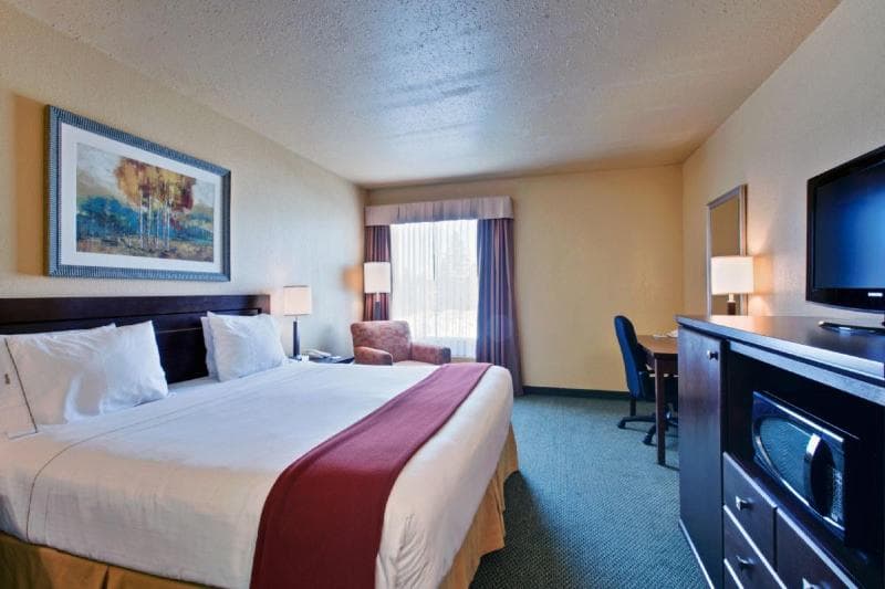 Holiday Inn Express Dryden 3