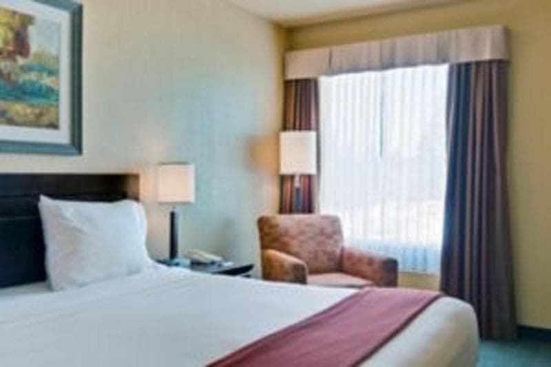 Holiday Inn Express Dryden 5