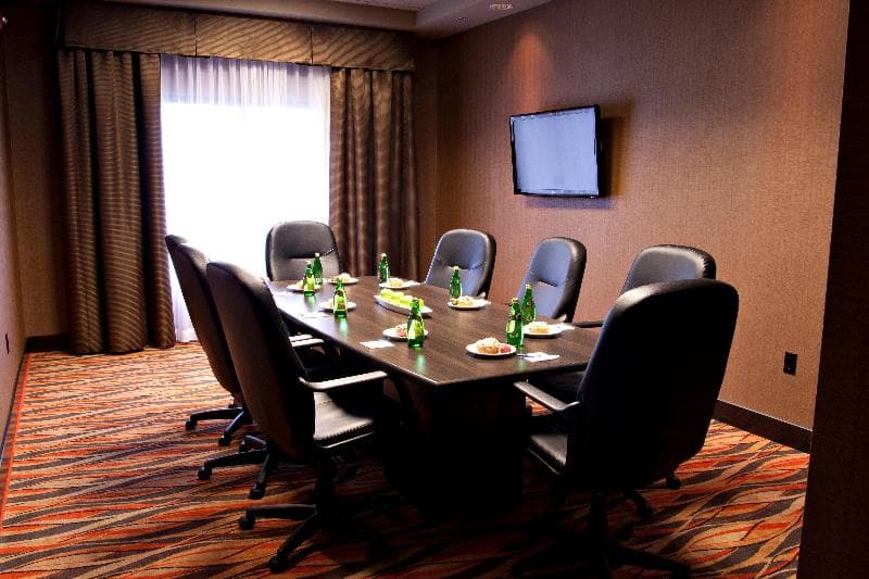 Holiday Inn Express Pembroke 3