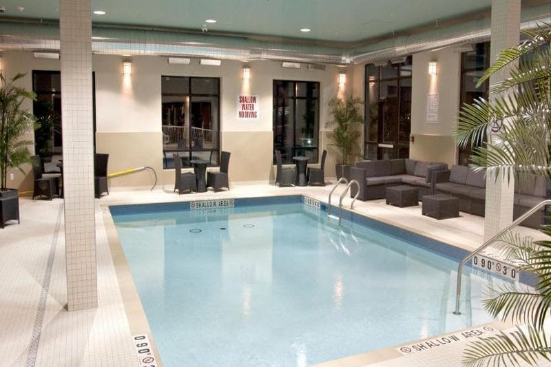 Holiday Inn Express Pembroke 2