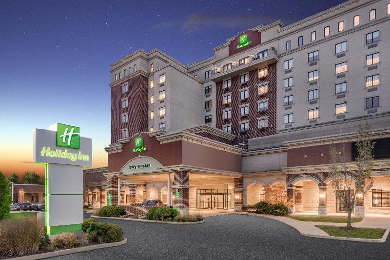 Holiday Inn Lafayette-City Centre 5