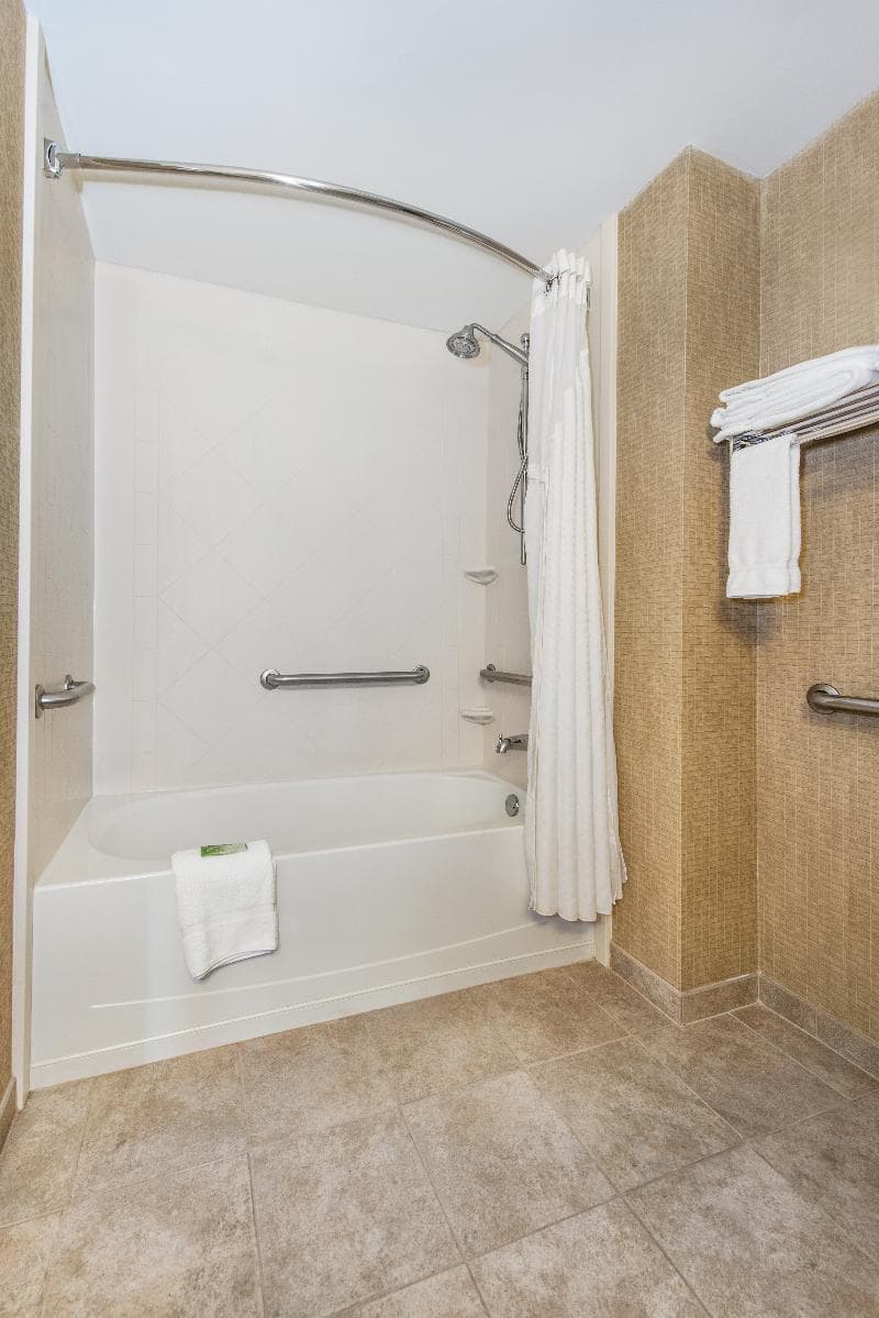 Holiday Inn Express & Suites Tilton - Lakes Region 5