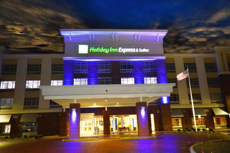 Holiday Inn Express And Suites Toledo South Perrys 2