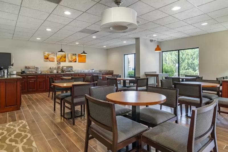 Comfort Inn & Suites 2