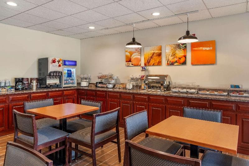 Comfort Inn & Suites 3