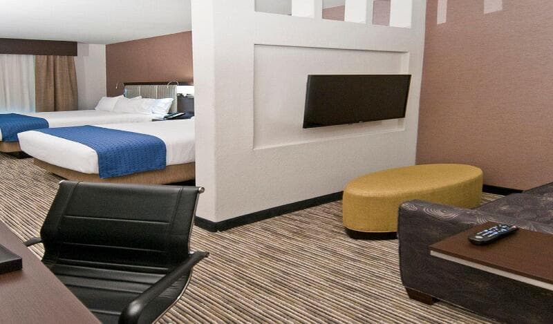 Holiday Inn Austin Airport 4