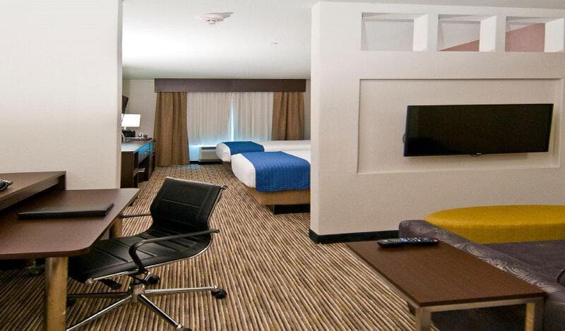 Holiday Inn Austin Airport 5