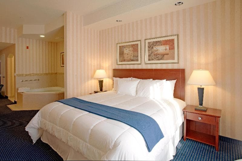 Holiday Inn Express & Suites Lathrop photo 1