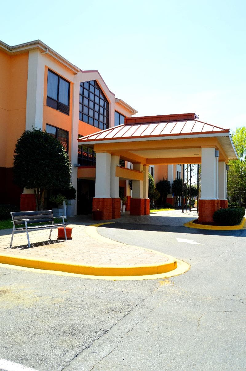 Lexington Inn And Suites 5